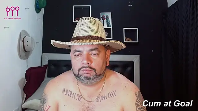 Snapshot of perverseveteranmanxxx chatting on January 20, 11:32 pm perverseveteranmanxxx online show from January 20, 11:32 pm