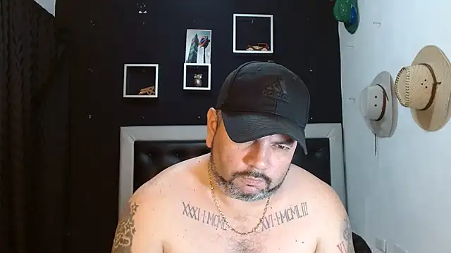 Snapshot of perverseveteranmanxxx chatting on February 1, 1:23 am perverseveteranmanxxx online show from February 1, 1:23 am