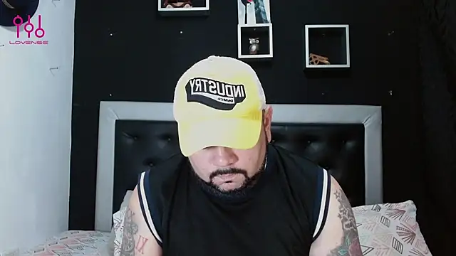 Snapshot of perverseveteranmanxxx chatting on February 22, 1:44 am perverseveteranmanxxx online show from February 22, 1:44 am