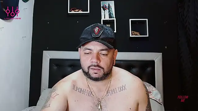 Snapshot of perverseveteranmanxxx chatting on March 13, 3:54 am perverseveteranmanxxx online show from March 13, 3:54 am