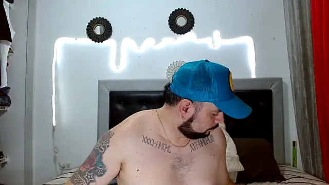 Snapshot of perverseveteranmanxxx chatting on September 19, 2:46 am perverseveteranmanxxx online show from September 19, 2:46 am