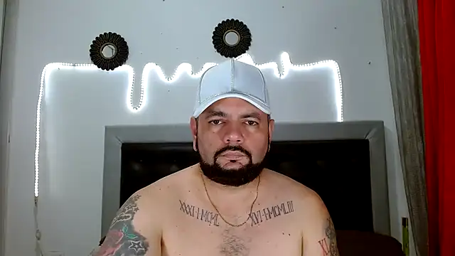 Snapshot of perverseveteranmanxxx chatting on September 23, 2:25 am perverseveteranmanxxx online show from September 23, 2:25 am