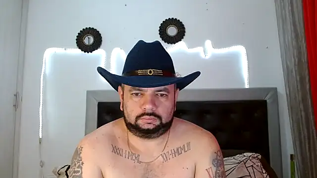 Snapshot of perverseveteranmanxxx chatting on September 28, 3:06 pm perverseveteranmanxxx online show from September 28, 3:06 pm