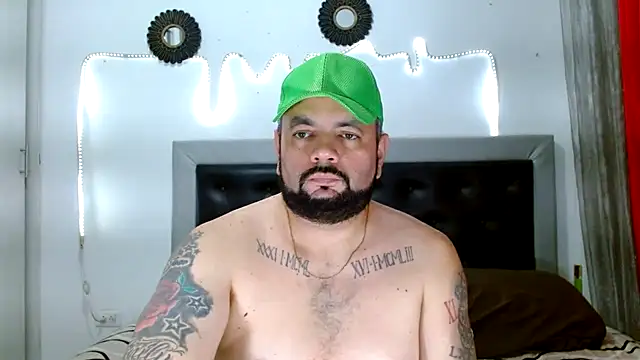 Snapshot of perverseveteranmanxxx chatting on October 3, 6:10 am perverseveteranmanxxx online show from October 3, 6:10 am