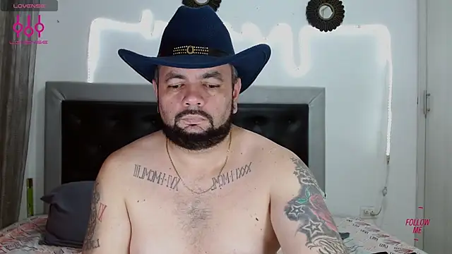 Snapshot of perverseveteranmanxxx chatting on October 12, 12:31 am perverseveteranmanxxx online show from October 12, 12:31 am