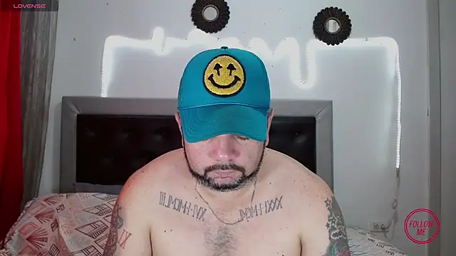 Snapshot of perverseveteranmanxxx chatting on October 22, 2:39 pm perverseveteranmanxxx online show from October 22, 2:39 pm