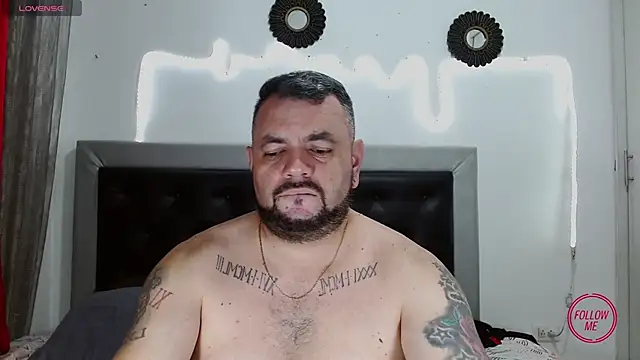 Snapshot of perverseveteranmanxxx chatting on October 28, 5:00 am perverseveteranmanxxx online show from October 28, 5:00 am