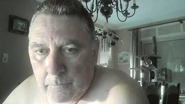 Snapshot of edje59a chatting on October 30, 7:21 am edje59a online show from October 30, 7:21 am