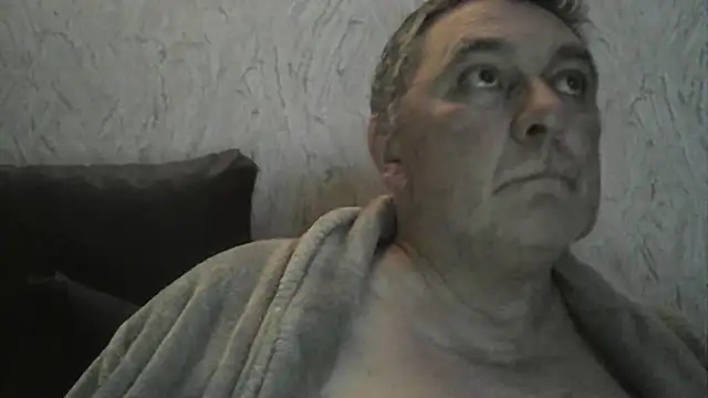 Snapshot of edje59a chatting on November 20, 1:28 am edje59a online show from November 20, 1:28 am