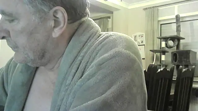 Snapshot of edje59a chatting on November 27, 7:10 am edje59a online show from November 27, 7:10 am