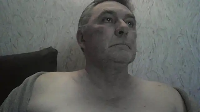 Snapshot of edje59a chatting on December 1, 12:37 am edje59a online show from December 1, 12:37 am