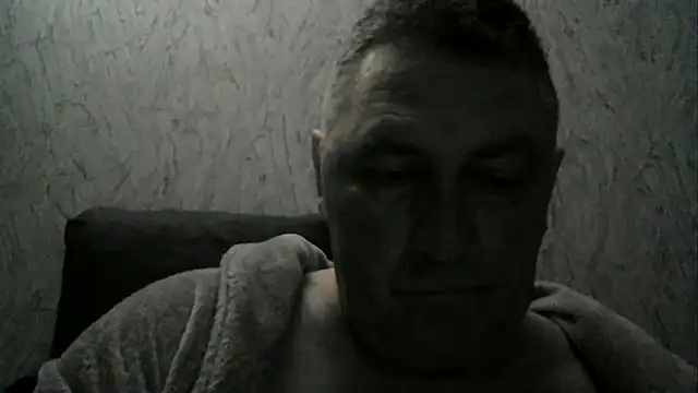 Snapshot of edje59a chatting on December 17, 1:22 am edje59a online show from December 17, 1:22 am