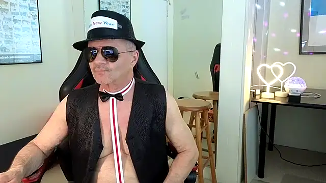 Snapshot of hotdadbod chatting on January 1, 9:20 pm hotdadbod online show from January 1, 9:20 pm