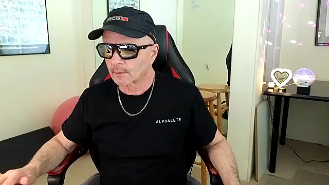 Snapshot of hotdadbod chatting on January 14, 9:20 pm hotdadbod online show from January 14, 9:20 pm