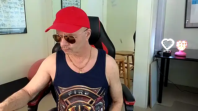 Snapshot of hotdadbod chatting on January 15, 9:30 pm hotdadbod online show from January 15, 9:30 pm