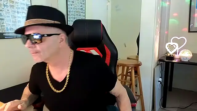 Snapshot of hotdadbod chatting on January 20, 9:32 pm hotdadbod online show from January 20, 9:32 pm