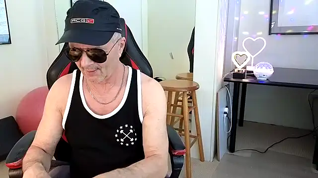 Snapshot of hotdadbod chatting on January 27, 9:33 pm hotdadbod online show from January 27, 9:33 pm