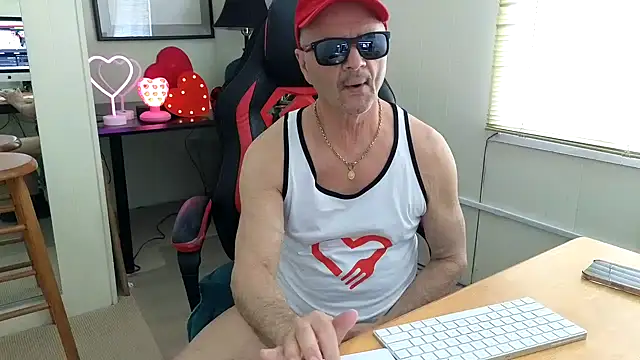 Snapshot of hotdadbod chatting on February 15, 9:04 pm hotdadbod online show from February 15, 9:04 pm