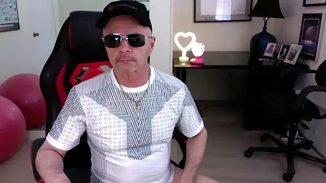 Snapshot of hotdadbod chatting on March 15, 8:21 pm hotdadbod online show from March 15, 8:21 pm