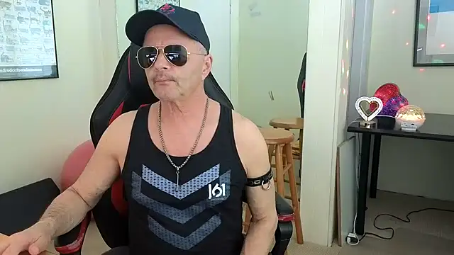 Snapshot of hotdadbod chatting on March 19, 8:32 pm hotdadbod online show from March 19, 8:32 pm