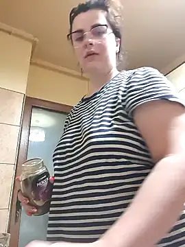 Snapshot of xmarshax chatting on November 24, 5:40 am xmarshax online show from November 24, 5:40 am