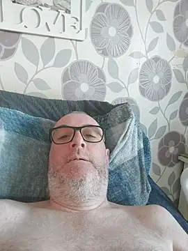 Snapshot of bigdickpeter78 chatting on June 2, 6:32 pm bigdickpeter78 online show from June 2, 6:32 pm
