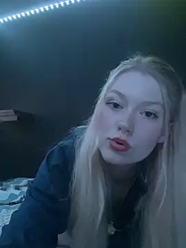 Snapshot of Venin-rose chatting on May 18, 10:37 pm Venin-rose online show from May 18, 10:37 pm