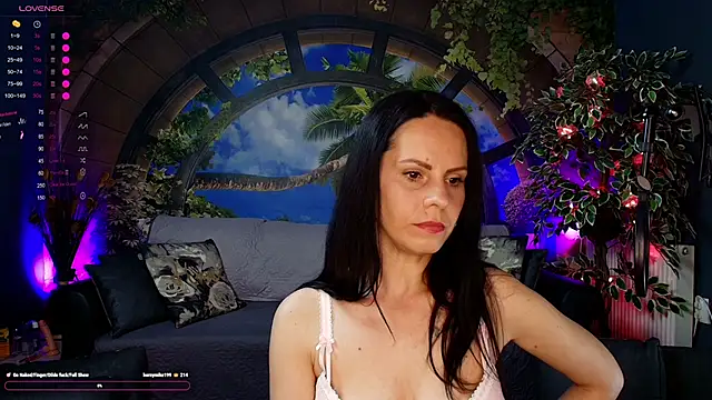 RoxanneBlize online show from May 28, 5:43 pm
