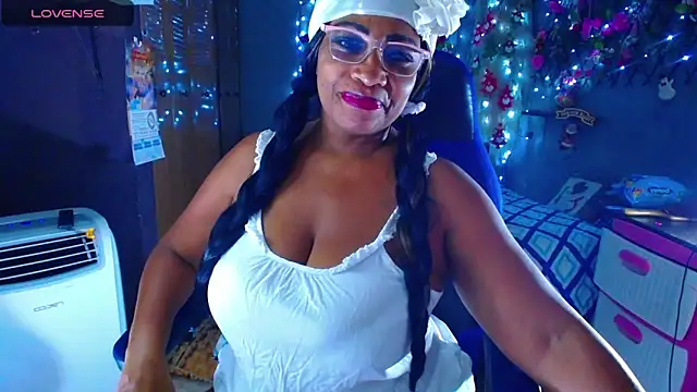 Snapshot of cairohot chatting on December 22, 4:28 am cairohot online show from December 22, 4:28 am