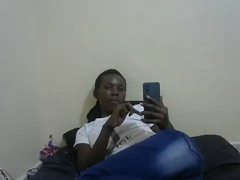 Snapshot of cute_avy0 chatting on July 1, 9:44 am cute avy0 online show from July 1, 9:44 am