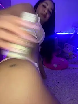 Snapshot of analicia-22 chatting on June 5, 2:51 am analicia-22 online show from June 5, 2:51 am