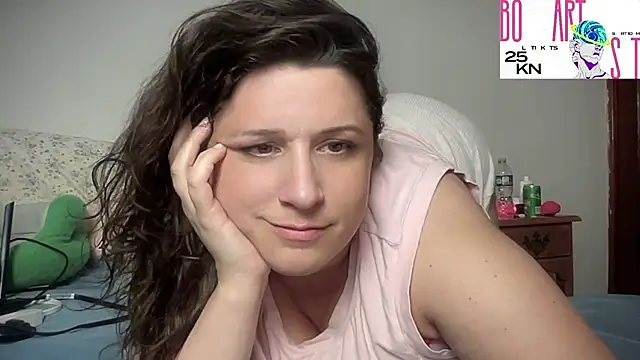 Snapshot of maddiliz chatting on February 14, 8:10 am maddiliz online show from February 14, 8:10 am