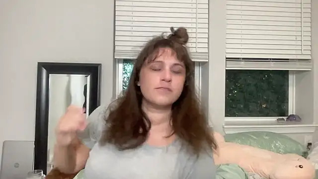 Snapshot of maddiliz chatting on September 9, 1:49 am maddiliz online show from September 9, 1:49 am