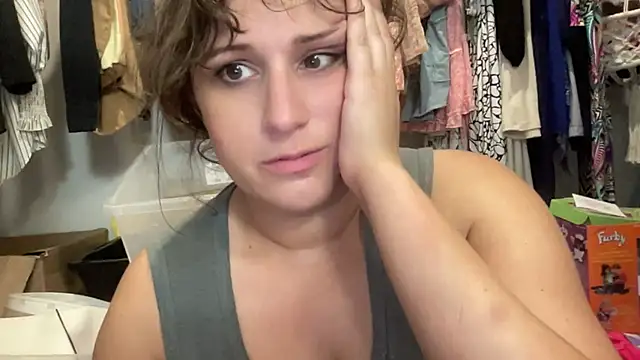 Snapshot of maddiliz chatting on October 17, 12:01 am maddiliz online show from October 17, 12:01 am