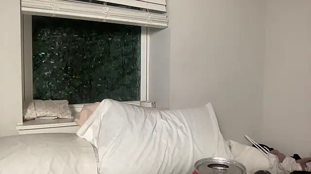 Snapshot of maddiliz chatting on October 27, 12:36 am maddiliz online show from October 27, 12:36 am