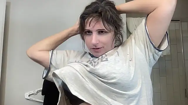 Snapshot of maddiliz chatting on November 17, 2:06 am maddiliz online show from November 17, 2:06 am