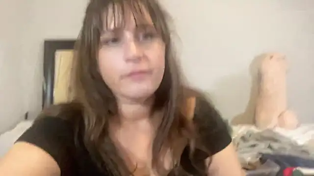 Snapshot of maddiliz chatting on November 20, 12:44 am maddiliz online show from November 20, 12:44 am