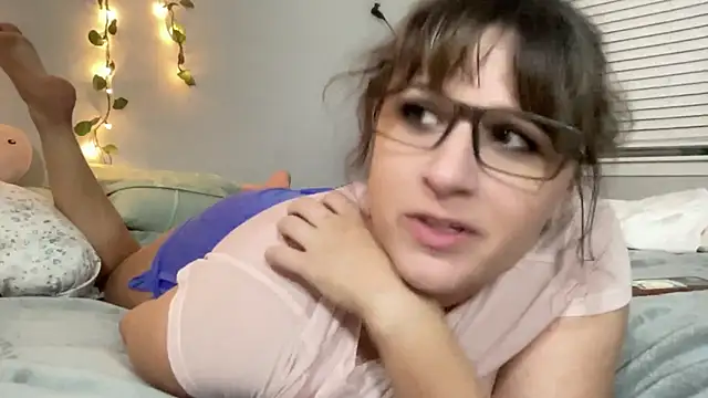 Snapshot of maddiliz chatting on November 21, 5:06 am maddiliz online show from November 21, 5:06 am