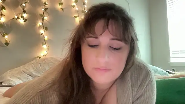 Snapshot of maddiliz chatting on November 25, 5:24 pm maddiliz online show from November 25, 5:24 pm