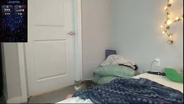 Snapshot of maddiliz chatting on November 27, 2:02 am maddiliz online show from November 27, 2:02 am