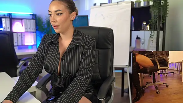 BabesGoWild online show from April 14, 4:51 am