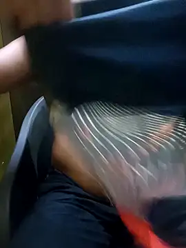 Snapshot of Lawrencedlkk007 chatting on April 30, 11:27 am Lawrencedlkk007 online show from April 30, 11:27 am