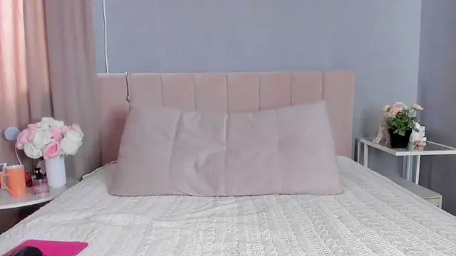 Snapshot of MissMiaTv chatting on March 1, 7:30 am MissMiaTv online show from March 1, 7:30 am