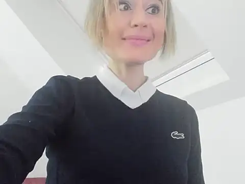 Snapshot of Ssoniaaa chatting on February 18, 12:39 pm Ssoniaaa online show from February 18, 12:39 pm