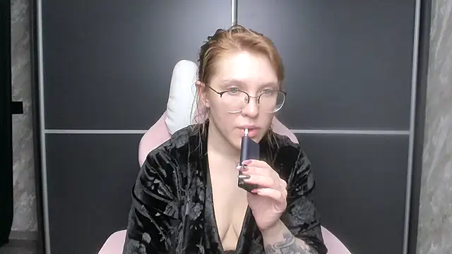 Snapshot of Reginasmilee chatting on February 4, 7:11 pm Reginasmilee online show from February 4, 7:11 pm