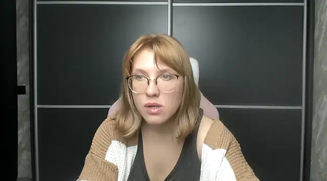 Snapshot of Reginasmilee chatting on February 7, 3:41 pm Reginasmilee online show from February 7, 3:41 pm