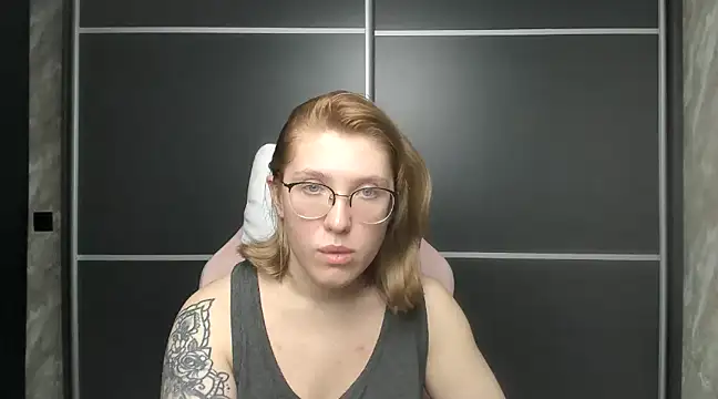 Snapshot of Reginasmilee chatting on February 9, 3:12 pm Reginasmilee online show from February 9, 3:12 pm