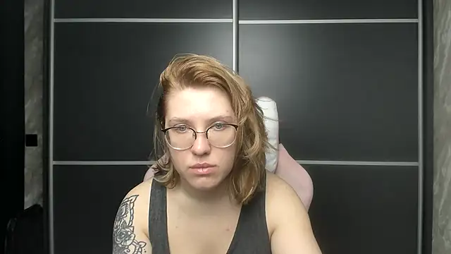 Snapshot of Reginasmilee chatting on February 10, 4:08 am Reginasmilee online show from February 10, 4:08 am