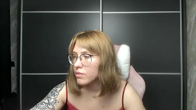 Snapshot of Reginasmilee chatting on February 10, 7:15 am Reginasmilee online show from February 10, 7:15 am