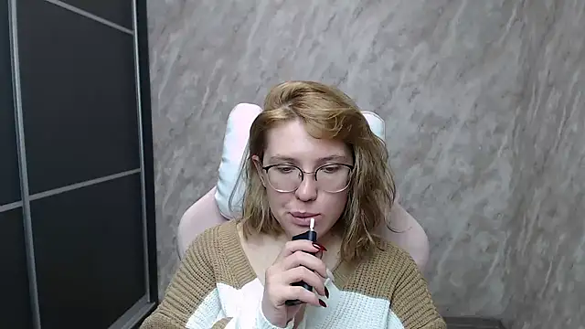 Snapshot of Reginasmilee chatting on February 15, 6:12 am Reginasmilee online show from February 15, 6:12 am